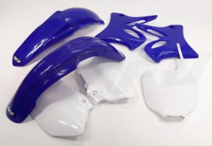 UFO KOMPLET PLASTIKÓW YAMAHA YZ 125 / 250 '02-'05 KOLOR OEM (BIAŁY/NIEBIESKI) (YA301E999)