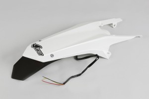 UFO BŁOTNIK TYŁ HUSQVARNA TE 125 / 250 '14-'16, FE 250 / 300 / 350 / 450 / 501 '14-'16, TX 125 / 250 / 300 '14-'16 KOLOR KOLOR BIAŁY ( ENDURO Z LAMPKĄ LED )