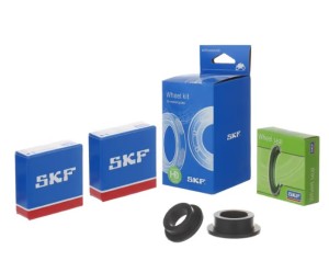 SKF ZESTAW ŁOŻYSKA KOŁA TYLNEGO Z USZCZELNIACZAMI I TULEJKAMI KTM SX/SXF 125/250/350/450 '13-'22, HUSQVARNA TC/FC '15-'22, GAS GAS MC/MCF '21-'22 (OŚ 25MM)